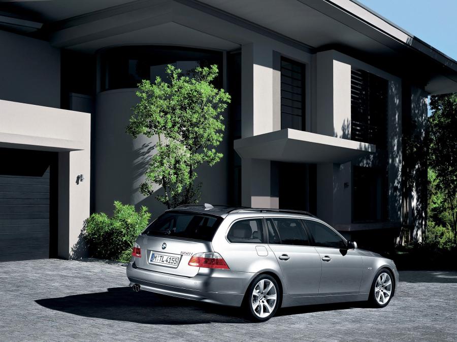  BMW 550i Touring 2005 года  (фото 2 из 3)